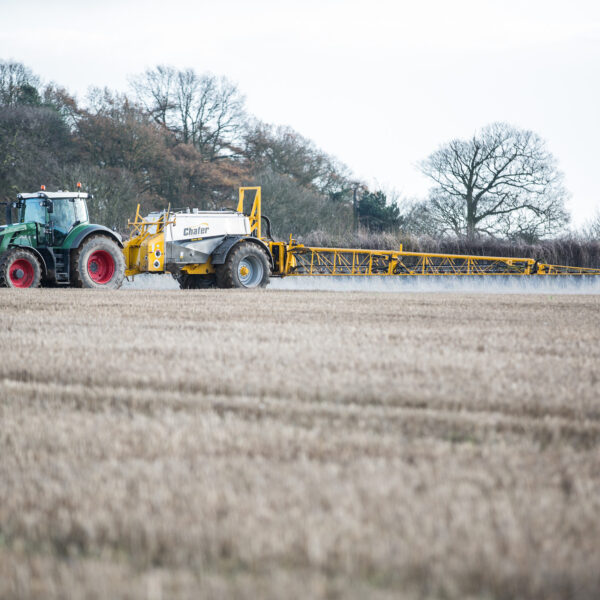 Glyphosate: Mieux vaut guérir que prévenir ?  - Chafer Machinery - CC by 2.0